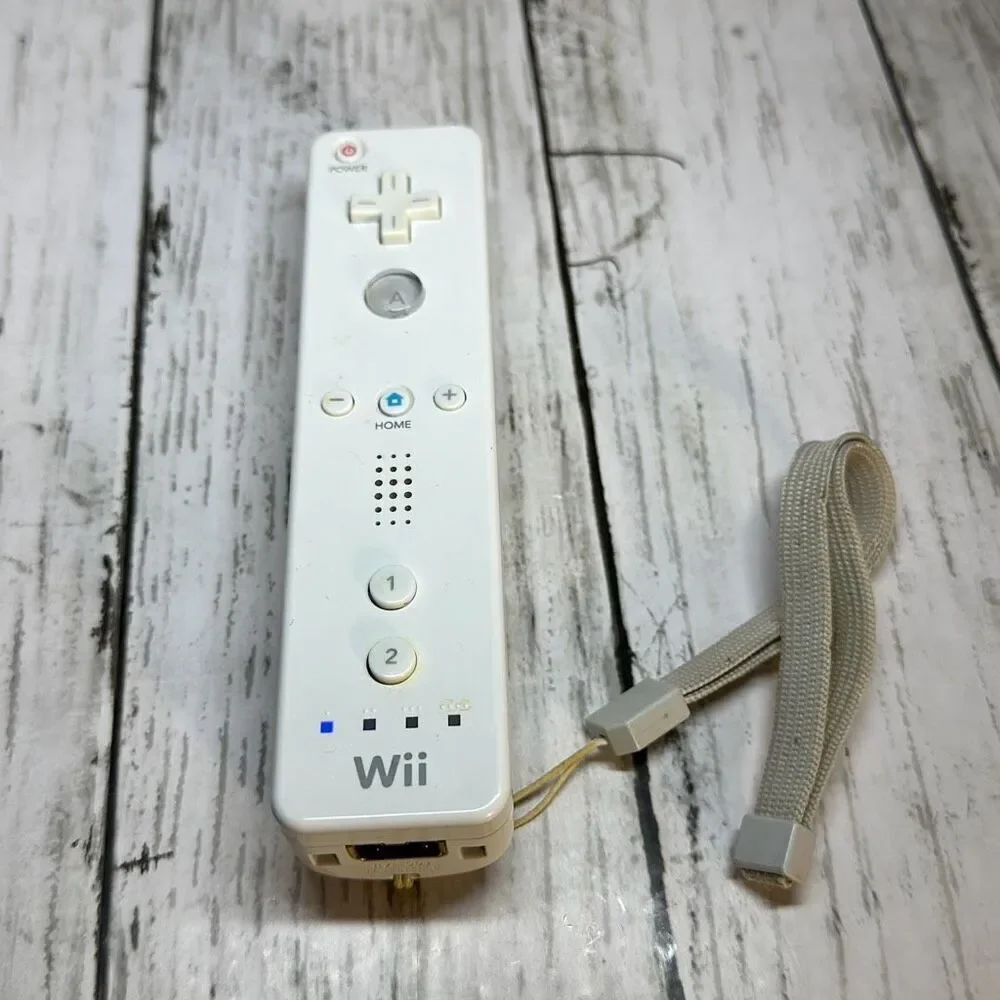 Nintendo Wii Nunchuk Controller Hand Curved Joystick and Wii‎ Controller RVL-003